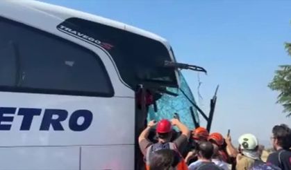 Yolcu otobüsü kamyona çarptı: 1'i ağır 8 kişi yaralandı