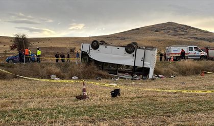 Afyonkarahisar'da işçi servisi devrildi: 28 yaralı