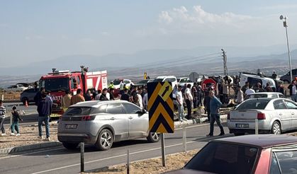 MHP'li milletvekili ve il başkanının konvoyunda kaza: 1 ölü, 4 yaralı