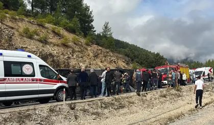 Isparta-Antalya kara yolunda yolcu otobüsü devrildi: Ölü ve yaralılar var