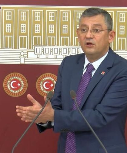 Özgür Özel'e şok: Yeni Parti'den ilk istifa geldi