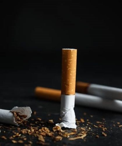 İngiltere 2009 doğumlulara ömür boyu sigara yasağı getirdi