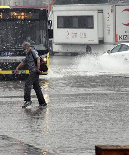 İstanbul Valiliğinden sel ve yıldırım uyarısı