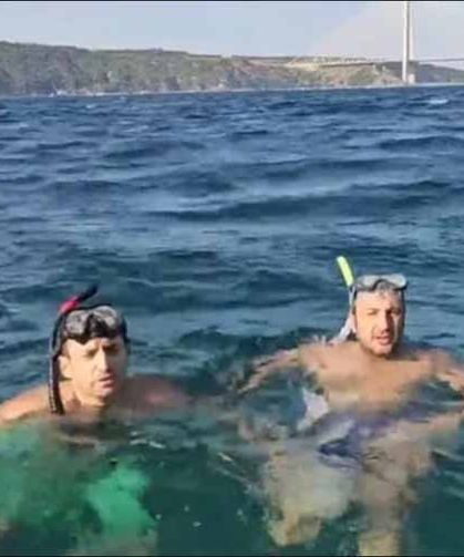 Selçuk Bayraktar, İstanbul Boğazı'nı yüzerek geçti