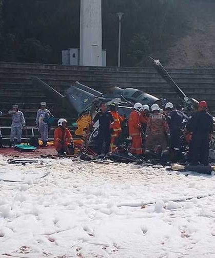 Malezya'da iki helikopter havada çarpıştı: 10 ölü
