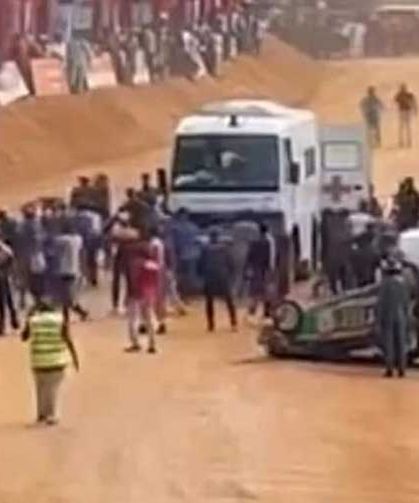 Sri Lanka'da yarış otomobili seyircilerin arasına daldı: 7 ölü