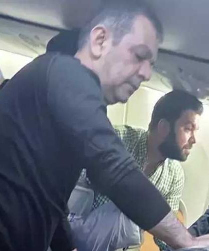 Uçakta kalbi duran yolcuya AK Partili vekil Erol Keleş müdahale etti