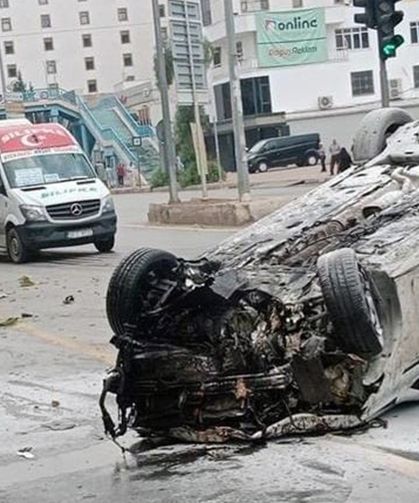 Mersin'de otomobil kaldırımdaki ağaca çarptı: Bir ölü, 2 yaralı
