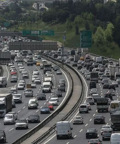 İstanbul'da uyum haftası ve ilk iş gününde trafik yoğunluğu