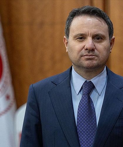 Akın Gürlek, kazandığı tazminatı Türk Kızılay'a bağışladı