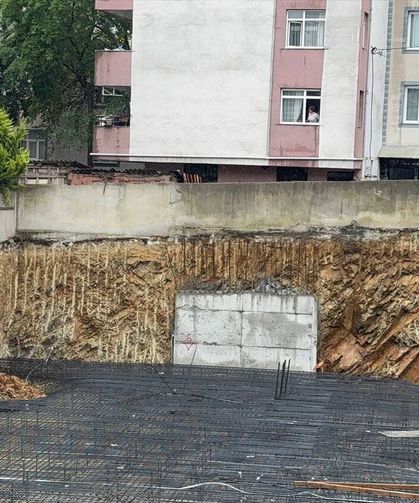 Sancaktepe'de inşaat alanında kısmi toprak kayması meydana geldi