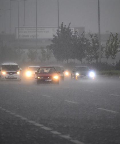 Ankara'da sağanak ve dolu etkili oluyor