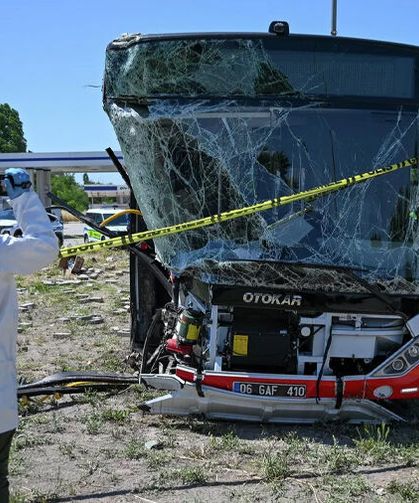 Ankara'da belediye otobüsü kaza yaptı: Ölü ve yaralılar var