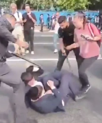 İsrail polisinden Haredi Yahudilere tekme tokat müdahale