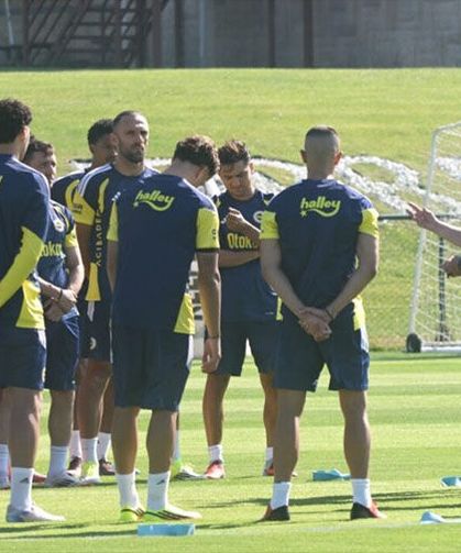 Fenerbahçe'de sakatlık şoku! Vedat Muriqi sahayı sedyeyle terk etti