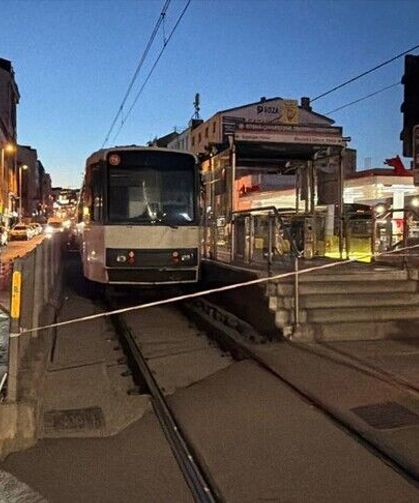 Bayrampaşa'da trafo patlaması nedeniyle yaşanan enerji kesintisi tramvay seferlerini aksattı