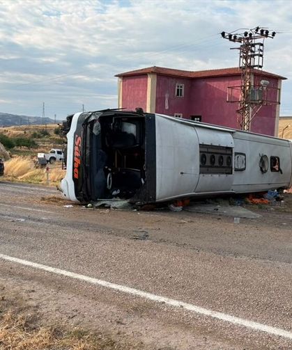 Kırıkkale'de devrilen yolcu otobüsündeki 1 kişi öldü, 40 kişi yaralandı