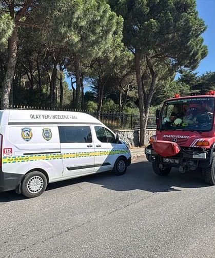 Üsküdar'da evin bahçesine düşen forkliftin sürücüsü öldü