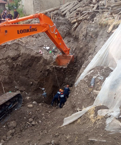 Eskişehir'de define ararken enkaz altında kaldı