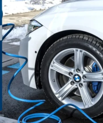 BMW'den yangın riski uyarısı: Evlerin yanına park etmeyin