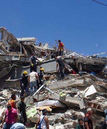Kolombiya'da 7,4 büyüklüğündeki depremde ölenlerin sayısı 132'ye yükseldi