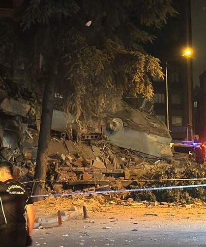 Bahçelievler'de 4 katlı bina çöktü