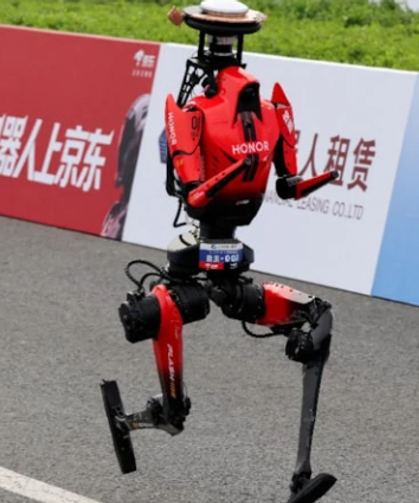 Çin'de insansı robot 100 metreyi Usain Bolt'tan daha hızlı koştu