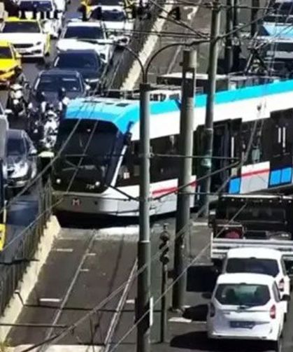 İstanbul'da tramvay raydan çıktı