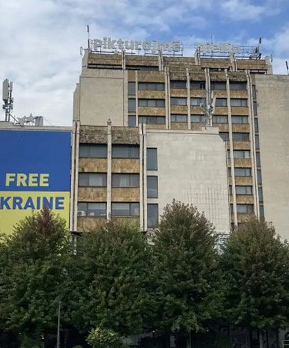 Kosova'da zelensky'e büyük tepki: Ukrayna bayrağı indirildi