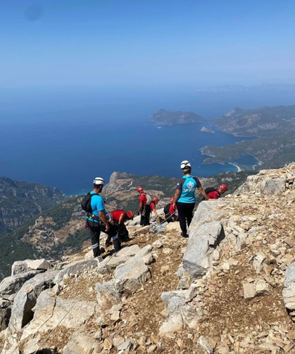 Muğla Ölüdeniz'de paraşüt kayalıklara düştü