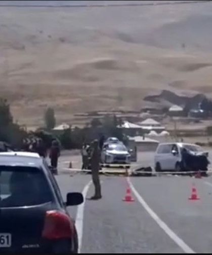 Van’da iki araç kafa kafaya çarpıştı! Ölü ve yaralılar var