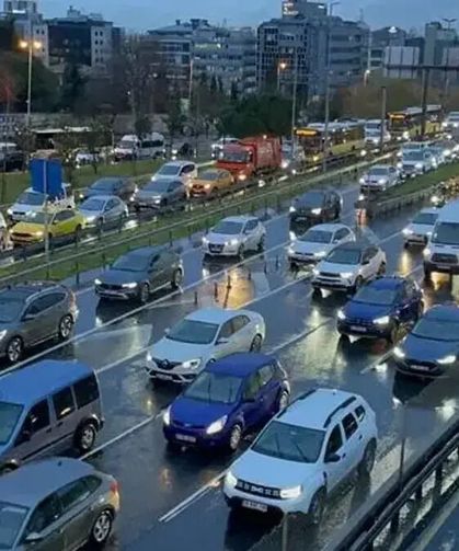 İstanbul Anadolu Yakası'nda trafik yoğunluğu yüzde 83'e çıktı