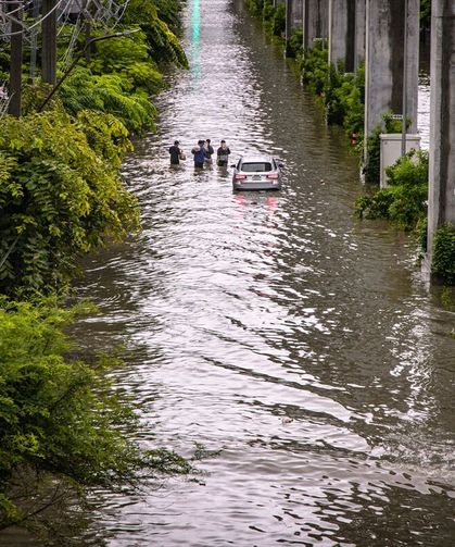 Bangkok'taki 50 bölgenin tamamı afet bölgesi ilan edildi