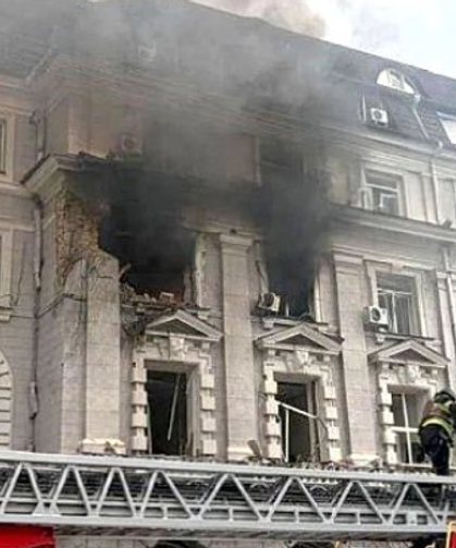 Rus İHA'sı Ukrayna Güvenlik Servisi binasını hedef aldı