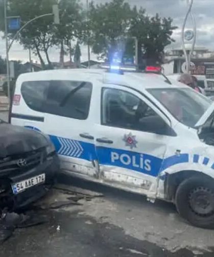 Polis aracı ile otomobil çarpıştı: 2'si polis, 5 yaralı