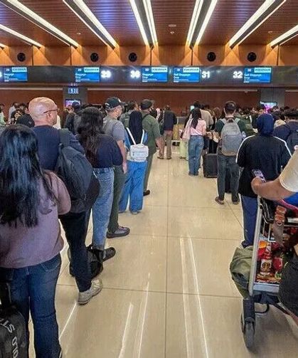Endonezya'da yanardağ patladı, 2 bin 300'den fazla uçuş iptal edildi