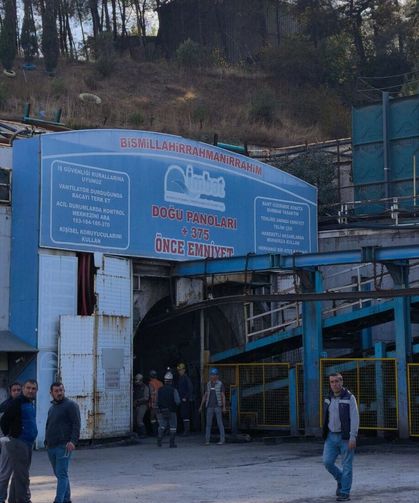 Manisa'da göçük altında kalan 3 işçiye ulaşmak için çalışmalar sürüyor