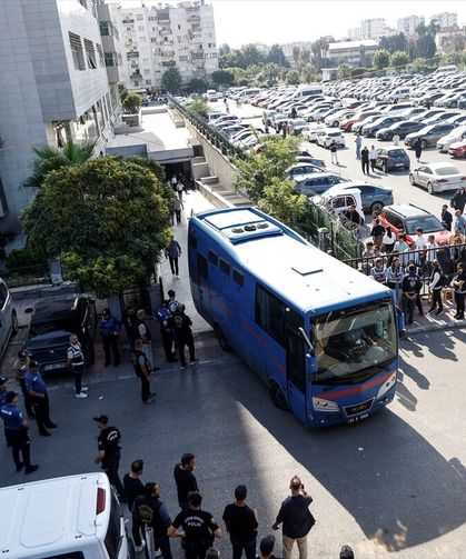 Mersin'deki yolsuzluk soruşturmasında Vahap Seçer ve 2 belediye başkanı tutuklandı