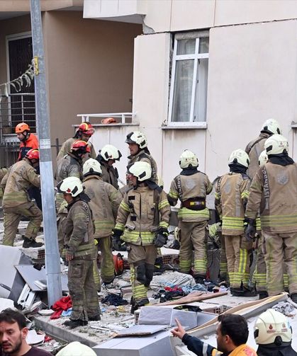 Maltepe'de 7 katlı bina çöktü: 10 kişi kurtarıldı,1 kişi hayatını kaybetti