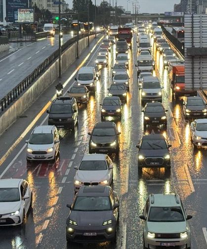 İstanbul'da akşam saatlerinde trafik yoğunluğu yüzde 89'a çıktı