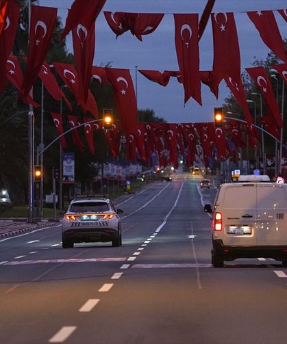 İstanbul'da bazı cadde ve yollar trafiğe kapatıldı