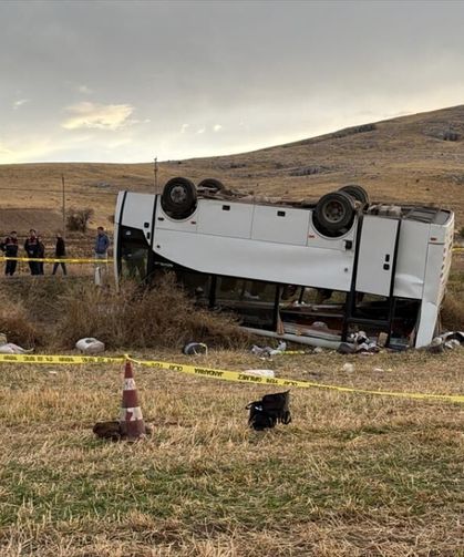 Afyonkarahisar'da işçi servisi devrildi: 28 yaralı