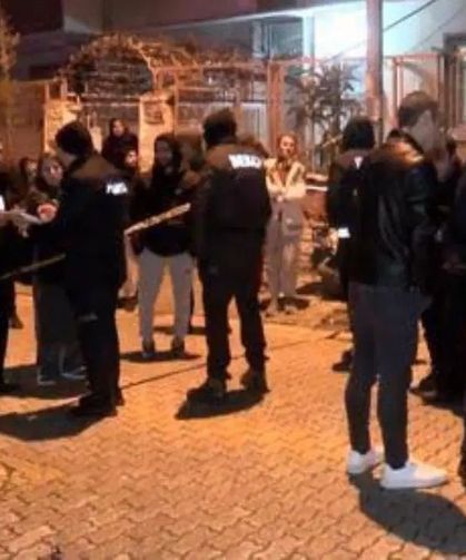 Küçükçekmece'de 7 katlı bina çatlaklar sebebiyle tahliye edildi