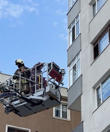 Kadıköy'de 8 katlı binada yangın!