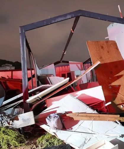 Antalya'da hortum faciası: 4 işçi hayatını kaybetti, 2 işçi yaralı