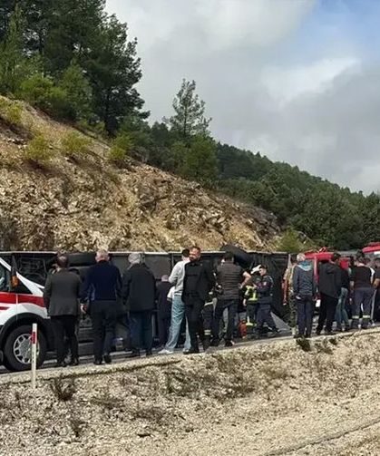 Isparta-Antalya kara yolunda yolcu otobüsü devrildi: Ölü ve yaralılar var