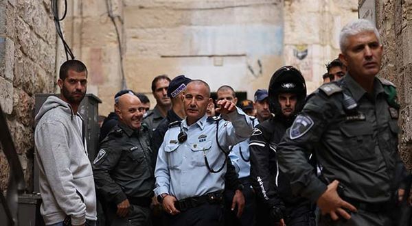 İşgalci İsrail kuvvetleri, Kudüs’te biri engelli 7 Filistinliyi gözaltına aldı