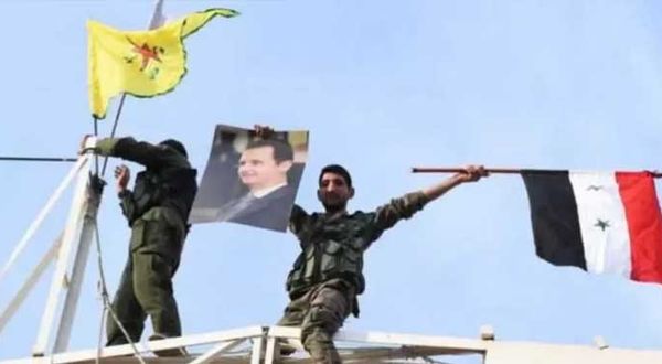 Terör örgütü YPG'yi operasyon korkusu sardı! Esed rejimi bayrağı astılar...