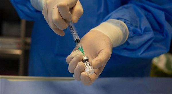Bilim insanları uyardı: 3, doz aşılar Omicron'a karşı yeterli koruma sağlamayabilir
