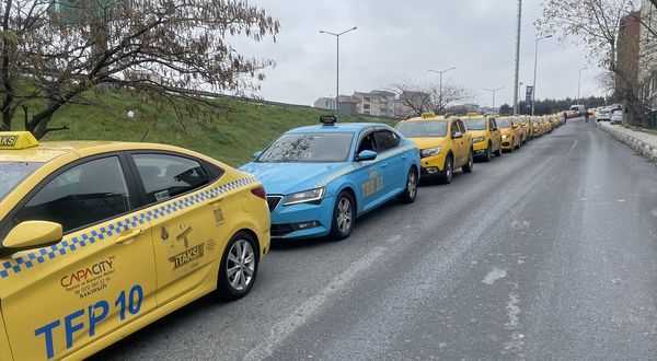 İstanbul’da taksi sürücüleri tarife güncellemek için sıraya girdi